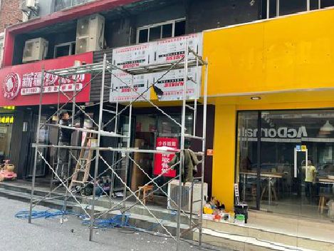 湖州制作广告招牌如何避免它发黄？